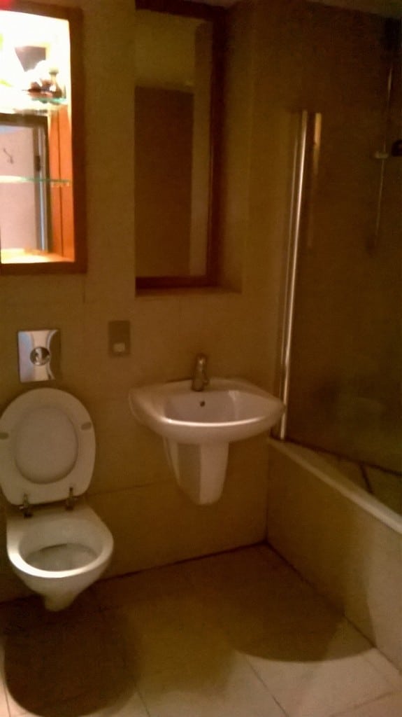 jetcentro-toilet-575x1024 在英国退房的经历 - 押金多半是拿不回来的 回忆 生活 见闻 