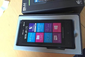 40 英镑 购买山寨版的 WINDOWS PHONE – BLU WIN