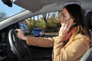 英国政府治理开车用手机: 罚6分和200英镑