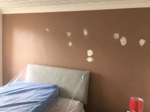 painting-decorating-preparation2-300x225 墙上各种坑坑洼洼全填平了再刷.  