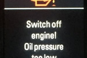 关闭发动机: 机油压力过低!