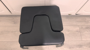 stand-upside-down-chair-2025-01-04-22.46.01-300x169 倒立的椅子是可以拆开的 