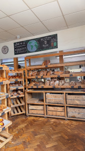 cambridge-maison-clement-bakery-and-patisserrie-shop-2025-05-24-10.42.27-169x300 它家的面包据说很畅销，很快就卖没了。 
