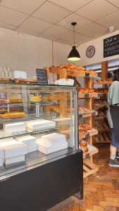 cambridge-maison-clement-bakery-and-patisserrie-shop-2025-05-24-10.47.22-169x300 这家店是它家的面包比较有名，我尝了一些，确实不错，不甜不腻，有点好吃。 