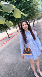 microsoft-research-cambridge-summer-party-2025-06-14-17.43.39-166x300 媳妇穿着高根鞋走了一路，她还戴隐型眼镜了，然后后来说这个排队都不配她戴隐型眼镜。 