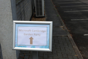 microsoft-research-cambridge-summer-party-2025-LP5A1598-300x200 把车停在了剑桥大学出版社楼下，还得走个五分钟才能到花园。 