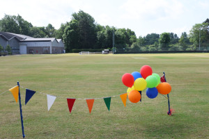 microsoft-research-cambridge-summer-party-LP5A1607-300x200 气球装饰到是很多 