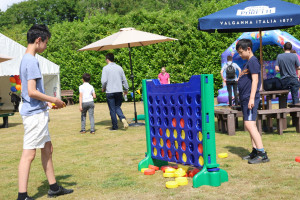 microsoft-research-cambridge-summer-party-connect4-outdoor-gameLP5A1641-300x200 每次看到Connect4就想起去年谷歌面我的面试题 