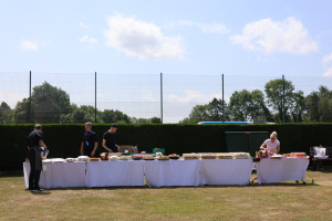 microsoft-research-cambridge-summer-party-lunch-LP5A1647-300x200 午餐就这么一长长的，媳妇说平时三名制还吃不够？ 
