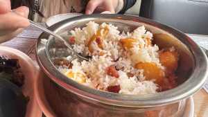 2025-07-19-12.13.33-300x169 Copper Pot Rice WITH/Bacon A savoury dish featuring crispy bacon bits and crispy golden potatoes, served in a traditional copper pot. 云南铜锅饭 铜锅饭配培根 这是一道美味的菜肴，以酥脆的培根和金黄酥脆的土豆为特色，盛在传统的铜锅中。 