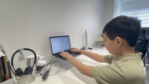 ryan-leetcoding-programmer-2025-03-13-13.18.02-300x169 娃在刷题 