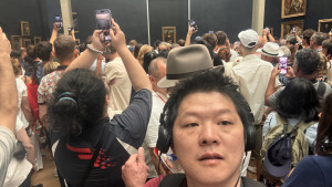 Paris-Louvre-Mona-Lisa-2025-08-14-11.06.03-300x169 人们很疯狂，我只能远远的拍。 