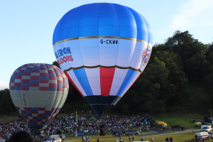 bristol-ballon-fiesta-IMG_8190-300x200 布里斯托Bristol热气球狂欢节，热气球要起飞了 