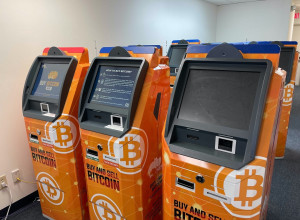 btc-atm-machine-uk-300x220 比特币ATM机器 是违法的 
