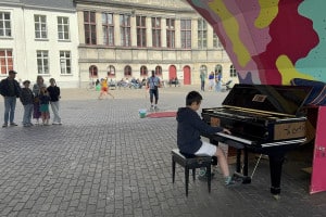 街头的月光：娃在根特演奏贝多芬《月光奏鸣曲》（Piano Sonata No. 14 in C♯ minor, Op. 27 No. 2）