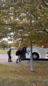 perse-school-bus-andrew-2025-09-19-07.33.12-169x300 每天早上送娃去坐校车/私校/Perse 