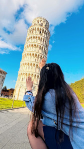 italy-pisa-tower-trip-2025-10-28-21.48.57-169x300 媳妇也在假装扶塔 