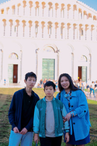 pisa-tower-2025-11-10-10.09.07-200x300 比萨斜塔边上的建筑物前合影 