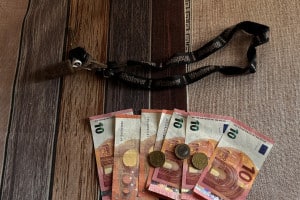 欧洲旅游需要交给政府城市税/City Tax