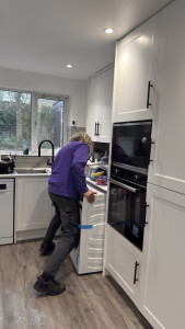 washing-machine-haier-installation-2025-11-22-11.33.23-169x300 Currys的安装师傅在给我装新的海尔洗衣机 