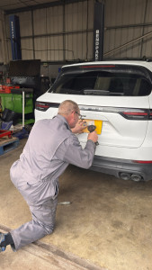 x8-cpu-porsche-cannye-2025-11-03-15.05.15-169x300 车厂工人在给我换车牌 