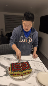 birthday-2025-11-03-20.20.57-169x300 上了年纪 感觉体力不支，是不是有一天蛋糕也切不动了。 