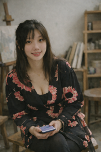 Creative-pause-in-the-art-room-200x300 一键生成艺术照/有点假就是了。 