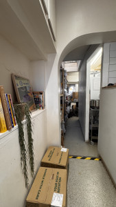 cambridge-kanto-cafe-snacks-bar-kitchen-2025-11-23-13.07.03-169x300 狭长的厨房 