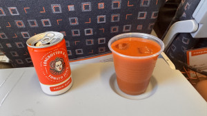 luton-easyjet-tomato-juice-2025-08-10-12.54.27-300x169 Easyjet上的西红柿汁，2025年的价格是3英镑左右，16年翻了一倍。 