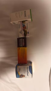 swiss-pharmacy-meds-169x300 在苏黎世火车站的药剂店买的药/绷带，说是能暂时控制住感染。 