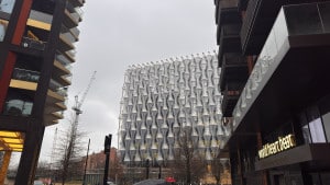 usa-london-embassy-visa-2026-02-02-08.22.45-300x169 美国大使馆在地铁口 Nin Elems那站/走路7分钟。 