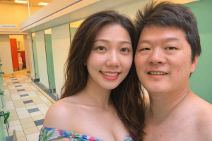 butlins-couple-changing-room-300x200 Butlins SPLASH水上乐园的更衣室，进入泳池是不能穿拖鞋的。 