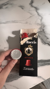 expired-coffee-pods-2026-04-04-10.04.09-169x300 这个是我前两年买的，不是正版的，可以认为是盗版的咖啡，较便宜，一个可能就10p左右。 