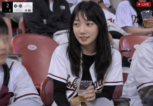 2026-05-14-08.25.23-300x209 再来一张AI生成的图，怎么感觉有点像我媳妇。 