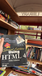 programming-books-in-village-phone-room-2026-04-18-18.45.27-169x300 村里电话亭里的书籍，HTML已经是古法了。 