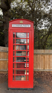 programming-books-in-village-phone-room-2026-04-18-18.46.19-169x300 英国电话亭的新用途。 