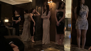 chinese-ktv-girls-300x169 这些是AI（据说是ChatGPT Image 2）生成的KTV公主么？ 