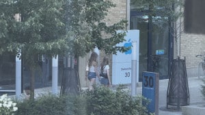 apple-uk-cambridge-office-station-road-2026-07-10-13.17.08-1-300x169 位于30 Station Road的苹果剑桥研发办公室，与微软剑桥研究院隔街相望。 