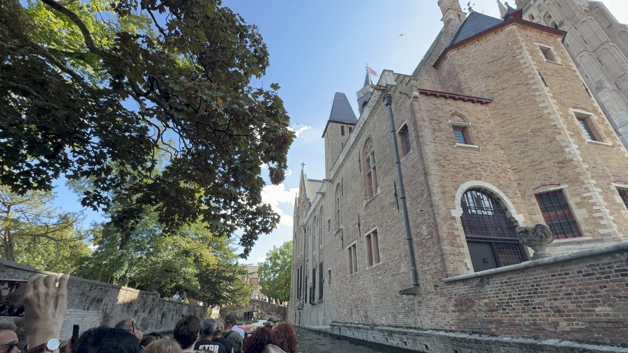 belgium-bruges-canal-cruising-2025-08-24-15.58.02-scaled 晴日泛舟比利时布鲁日: 穿行"北方威尼斯"的30分钟 游记 照片 风景 