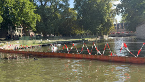 belgium-bruges-canal-cruising-2025-08-24-16.03.41-300x169 布鲁日运河边悠闲栖息的天鹅，为这座“北方威尼斯”增添了几分浪漫。 