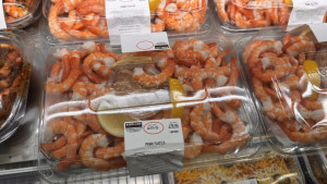 costco-2026-07-11-13.58.32-300x169 量大，整包的价格也不便宜，20几英镑的虾 