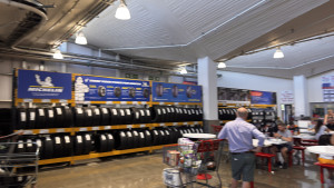 costco-2026-07-11-14.47.30-300x169 Costco还有换轮胎的服务，估计也会比外面便宜，毕竟Costco不是靠这个挣钱的。 