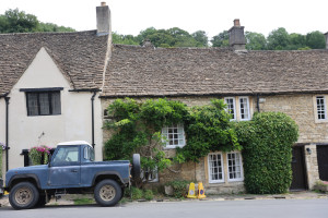 cotswolds-LP5A1724-300x200 蓝裙与蜂蜜色石屋，构成温柔的英伦夏日画面。 